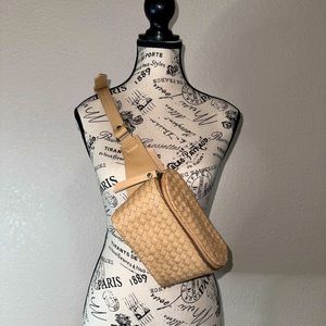 MANDRN Remy woven tan bum bag